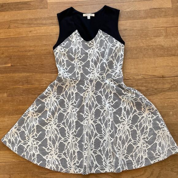 Robbi & Nikki black white sleeveless knee length fit & flare dress size M
b36 - Picture 1 of 4